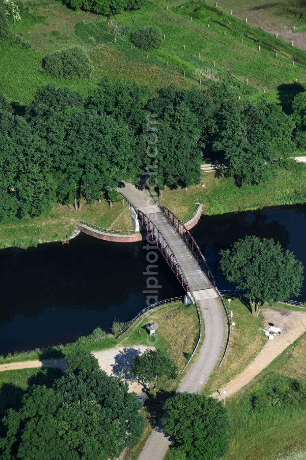 Buchhorst from the bird's eye view: Agricultural road bridge Lanze-Buchhorst over the Elbe-Luebeck-Canal in Buchhorst in the state Schleswig-Holstein