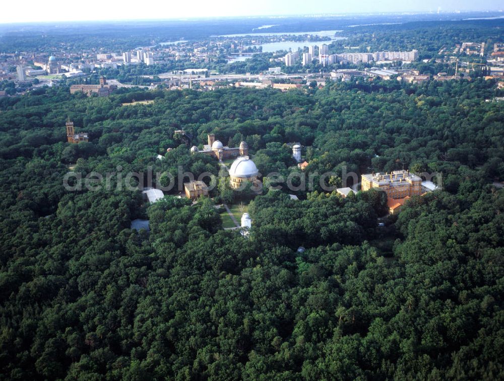 Aerial photograph Potsdam - Blick auf den Wissenschaftspark Albert Einstein auf dem Telegrafenberg in Potsdam. Das Gelände besteht aus verschiedenen astronomischen, meteorologischen und geowissenschaftlichen Observatorien umgeben von einem englischen Landschaftsgarten. Zu den sichtbaren Gebäuden gehören: der Einsteinturm und der Große Refraktor / Teleskop; das Michelson Haus, von 1876 bis 1879 das Hauptgebäude des Astrophysikalischen Observatoriums; das Süring Haus, Meteorologisches Observatorium einschließlich eines geomagnetisches Observatoriums; das Helmert-Haus, ehemaliges Geodätisches Institut. Heute sind auf dem Telegrafenberg das GeoForschungsZentrum (GFZ), das Potsdam-Institut für Klimafolgenforschung (PIK) und die Säkularstation Potsdam beheimatet. Science park Albert Einsten at the Telegraph mountain in Potsdam.