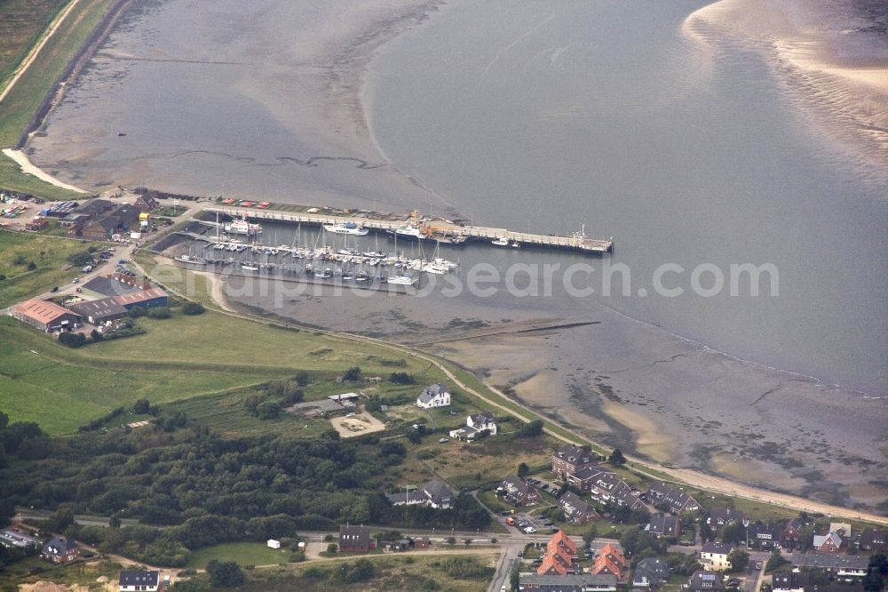 Amrum from the bird's eye view: Wittdün on Amrum is one of the three municipalities on the North Sea island Amrum. The town was founded in 1890 on a new ferry to the mainland as a tourist destination. The name means White Dune - suggesting that the southern tip of Amrum to late 80s of the 19th Century was uninhabited sand dunes