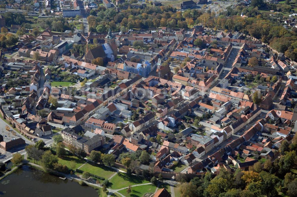 Aerial image Wittstock - Wittstock mit St. Marienkirche, Stadtmauer und das Rathaus. Adresse: St. Marien-Kirche, Kirchplatz 12, 16909 Wittstock Tel.: 03394/ 433314 Adresse: Rathaus Wittstock, Markt 1, 16909 Wittstock Tel.: 03394/ 4290