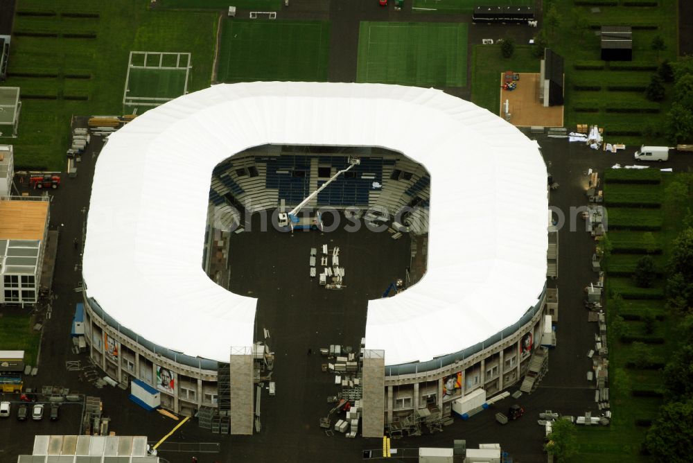 Aerial photograph Berlin - 2006 World Cup Adidas mini-stadium in front of the Berlin Reichstag in Tiergarten