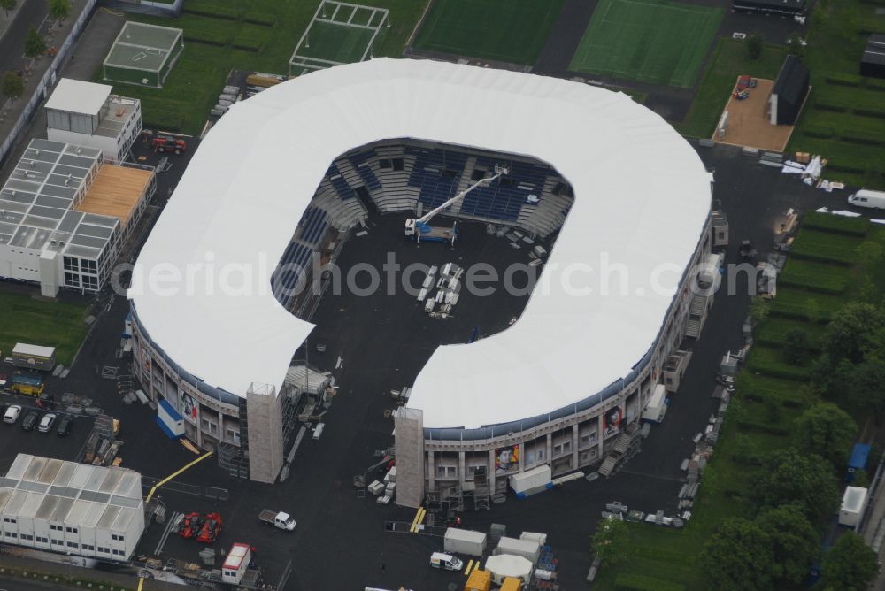 Berlin from the bird's eye view: 2006 World Cup Adidas mini-stadium in front of the Berlin Reichstag in Tiergarten