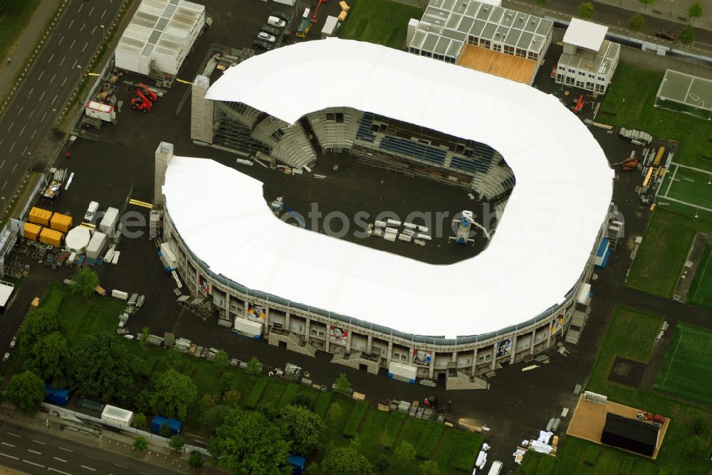 Berlin from above - 2006 World Cup Adidas mini-stadium in front of the Berlin Reichstag in Tiergarten