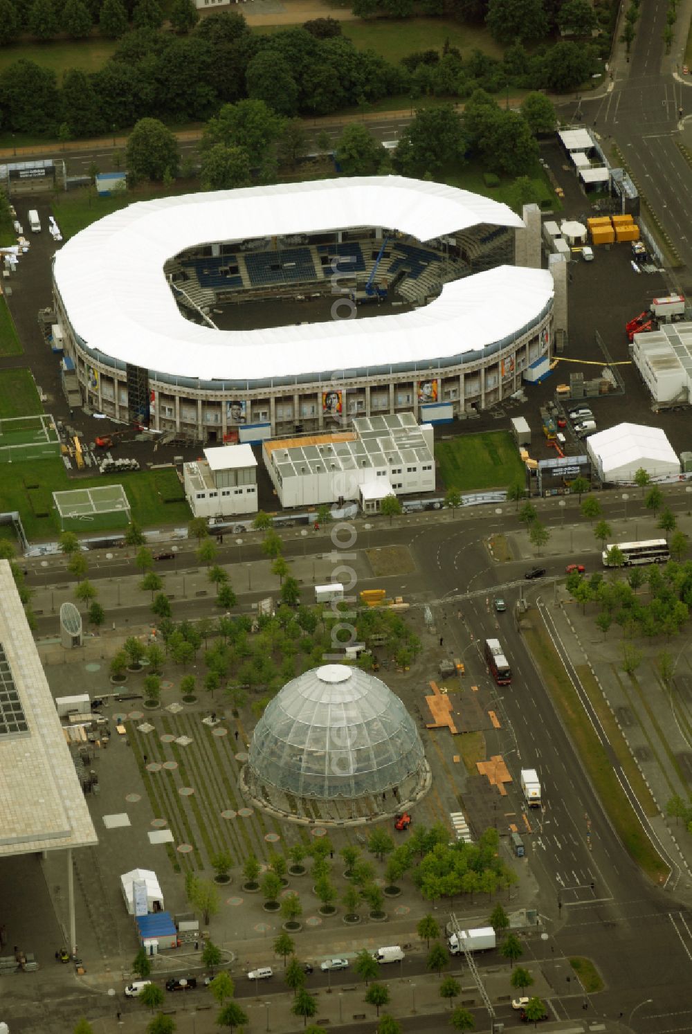 Aerial image Berlin - 2006 World Cup Adidas mini-stadium in front of the Berlin Reichstag in Tiergarten