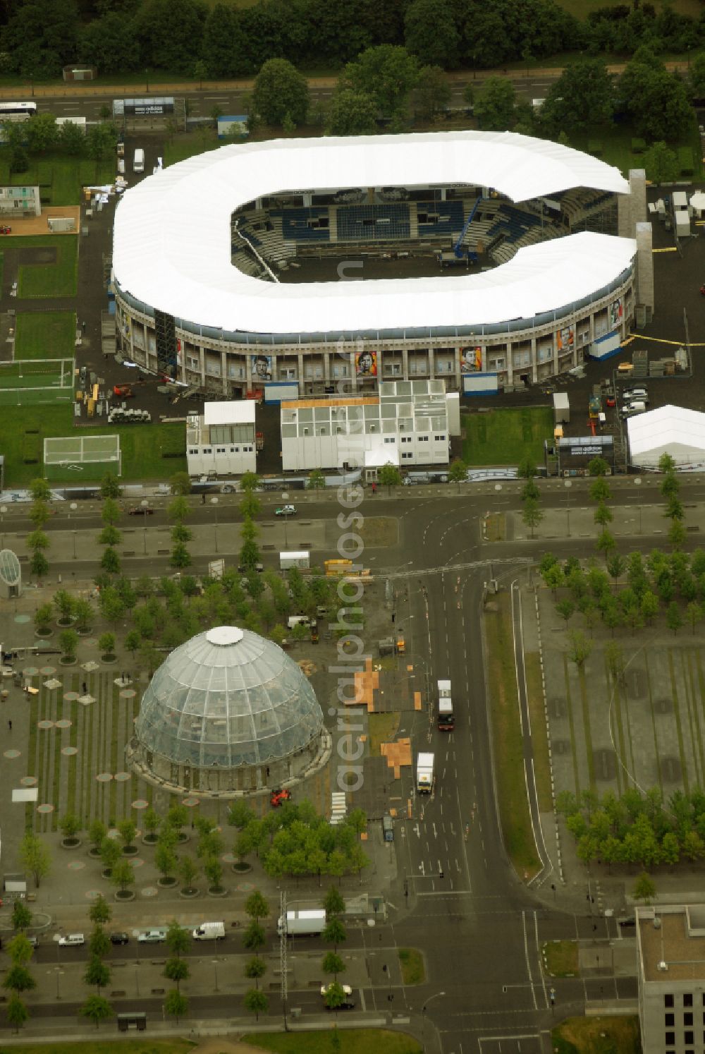 Aerial photograph Berlin - 2006 World Cup Adidas mini-stadium in front of the Berlin Reichstag in Tiergarten