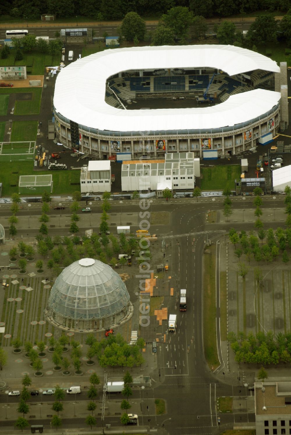 Berlin from above - 2006 World Cup Adidas mini-stadium in front of the Berlin Reichstag in Tiergarten