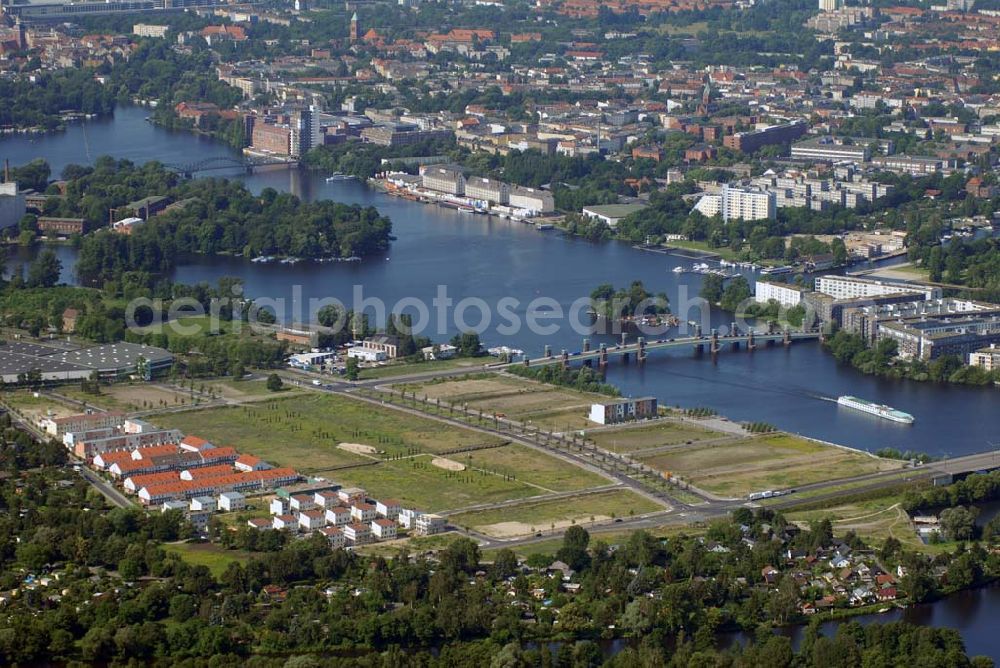 Berlin from the bird's eye view: Blick auf die Wohn- und Bebauungsflächen der Wasserstadt Spandau am Spandauer See. Träger ist die landeseigene Wasserstadt GmbH,Treuhänderischer Entwicklungsträger des Landes Berlin, Eiswerderstraße 18 in 13585 Berlin,Telefon: 030.35 59 01-0,Telefax: 030.35 59 01-99,E-mail: zentrale@wasserstadt.de