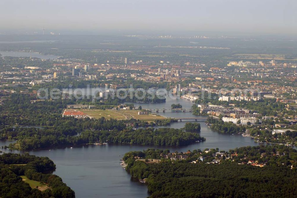 Berlin from the bird's eye view: Blick auf die Wohn- und Bebauungsflächen der Wasserstadt Spandau am Spandauer See. Träger ist die landeseigene Wasserstadt GmbH,Treuhänderischer Entwicklungsträger des Landes Berlin, Eiswerderstraße 18 in 13585 Berlin,Telefon: 030.35 59 01-0,Telefax: 030.35 59 01-99,E-mail: zentrale@wasserstadt.de