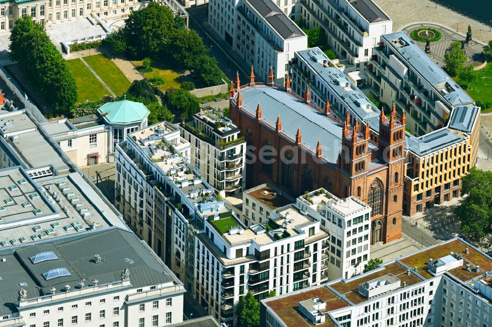 Aerial image Berlin - Residential and office-buildings -Kronprinzengaerten on street Falkoniergasse - Oberwallstrass in the district Mitte in Berlin, Germany