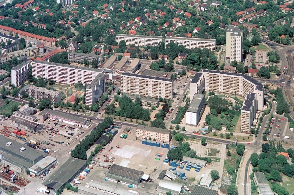 Aerial photograph Berlin - In the old village center of Berlin-Hohenschoenhausen a modern residential and shopping mall with name originated on Storchenhof. Very close to the baroque mansion and the old village church originated high-rise buildings and a shopping center with several retail stores