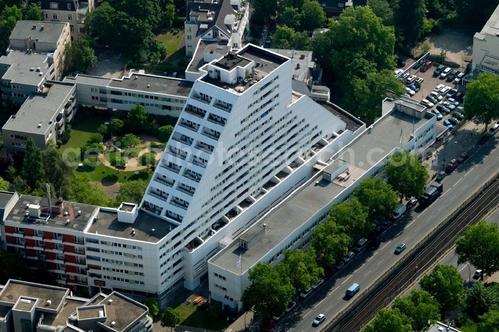 Aerial image Berlin - Residential and apartment building on Kleiststrasse in the Schoeneberg part of Berlin in Germany