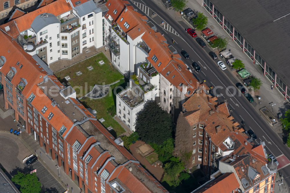 Aerial image Hannover - Residential and commercial building with Blick auf den Innenhof on street Karmarschstrasse in Hannover in the state Lower Saxony, Germany