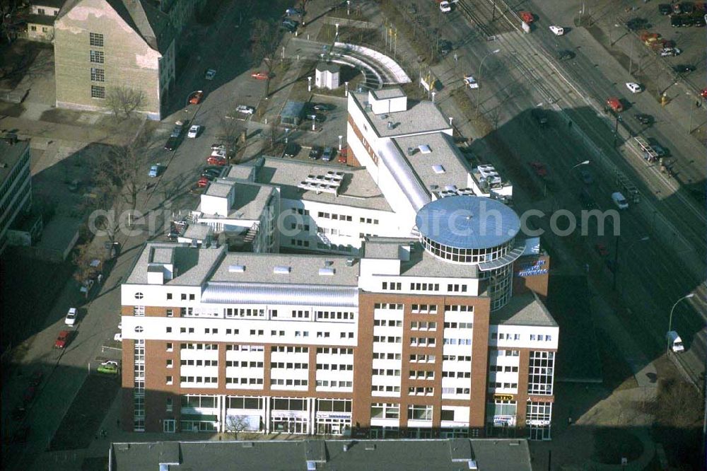 Berlin - Lichtenberg from the bird's eye view: Wohn- und Geschäftshaus CITY POINT an der Möllendorfstraße in Berlin - Lichtenberg.