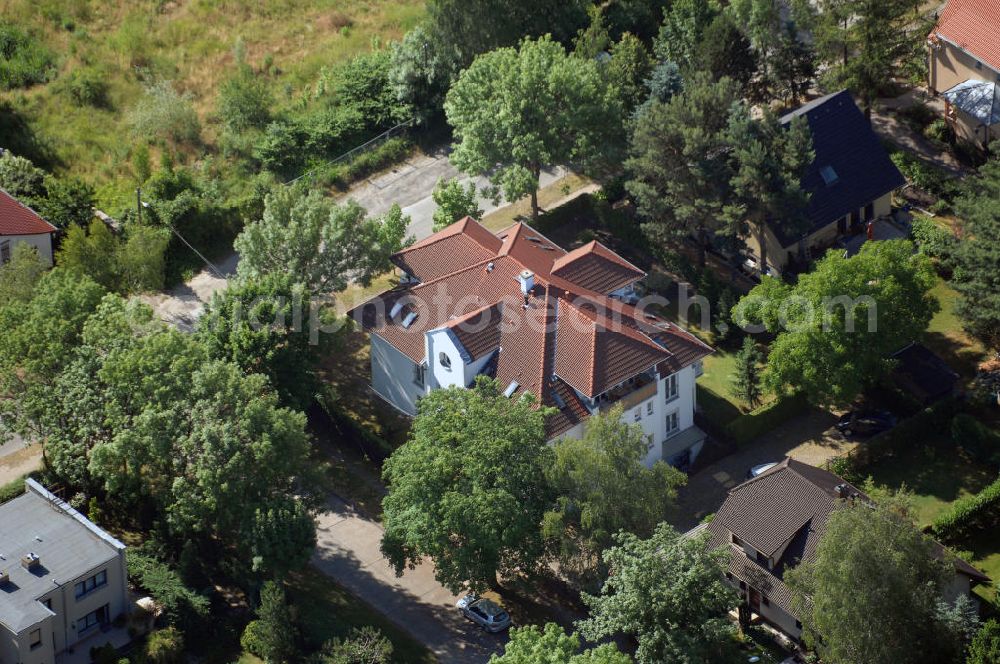 Berlin from above - Blick auf das Wohn- und Geschäftshaus an der Dirschauer Strasse 2 / Ecke Neuenhagener Strasse in 12623 Berlin - Mahlsdorf, dem Sitz der Luftbildagentur euroluftbild.de