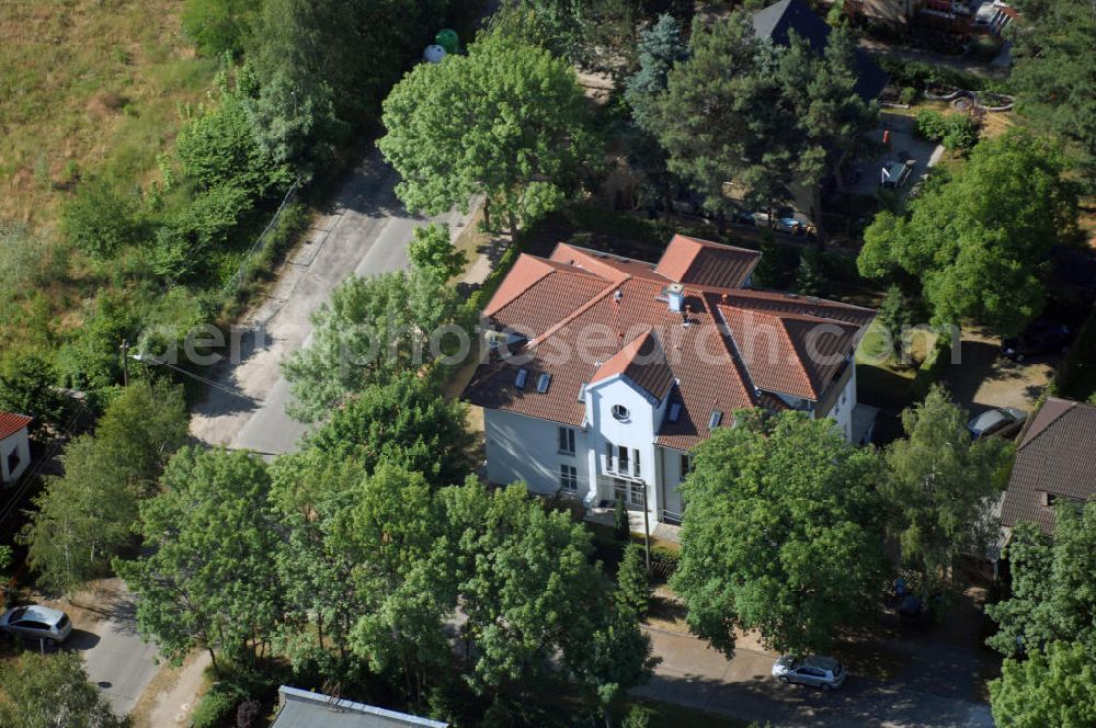 Aerial image Berlin - Blick auf das Wohn- und Geschäftshaus an der Dirschauer Strasse 2 / Ecke Neuenhagener Strasse in 12623 Berlin - Mahlsdorf, dem Sitz der Luftbildagentur euroluftbild.de