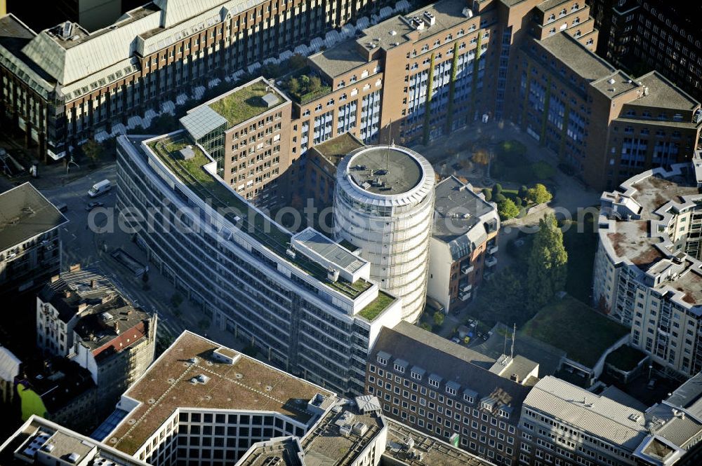 Hamburg from the bird's eye view: Blick auf ein Wohn und Geschäftshaus in der Caffamachereihe, Ecke Valentinskamp in Hamburg. Das Gebäude wurde 1999 errichtet und beherbergt unter an derem den Firmensitz der DIFA. View to an office and apartment building in the Caffamachereihe at the corner Valentinskamp in Hamburg. The building was construated in 1999 and is the principal office of the DIFA.