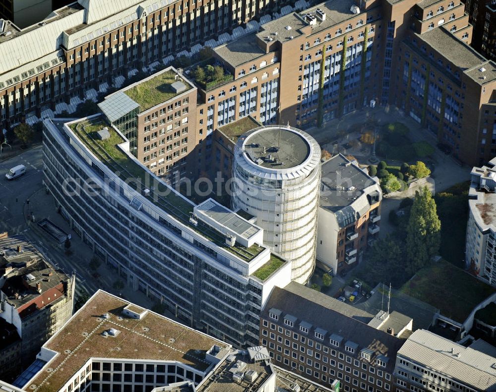 Aerial image Hamburg - Blick auf ein Wohn und Geschäftshaus in der Caffamachereihe, Ecke Valentinskamp in Hamburg. Das Gebäude wurde 1999 errichtet und beherbergt unter an derem den Firmensitz der DIFA. View to an office and apartment building in the Caffamachereihe at the corner Valentinskamp in Hamburg. The building was construated in 1999 and is the principal office of the DIFA.