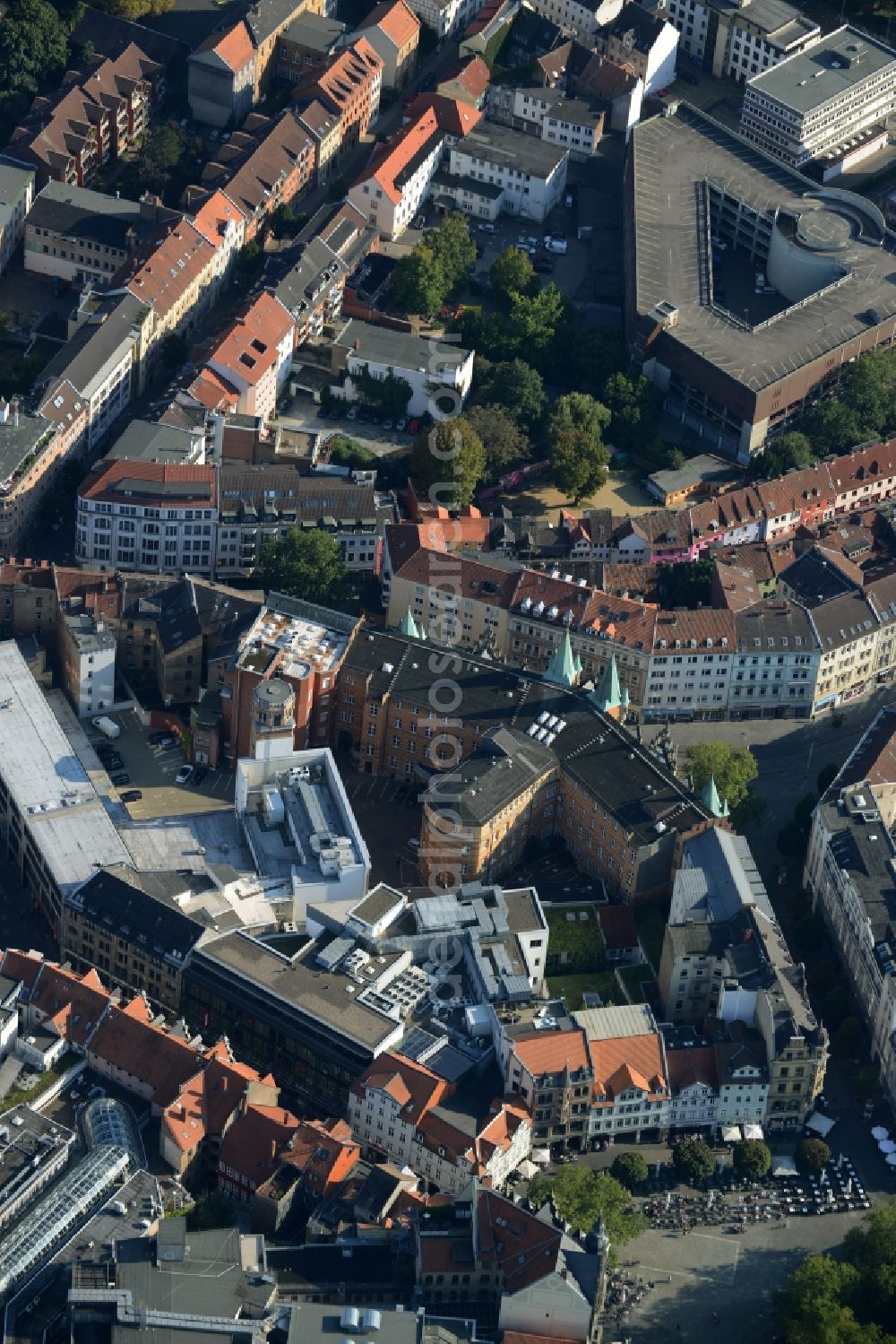 Braunschweig from the bird's eye view: Residential - and commercial building complex at the Friedrich-Wilhelm-Strasse in Braunschweig in the state Lower Saxony