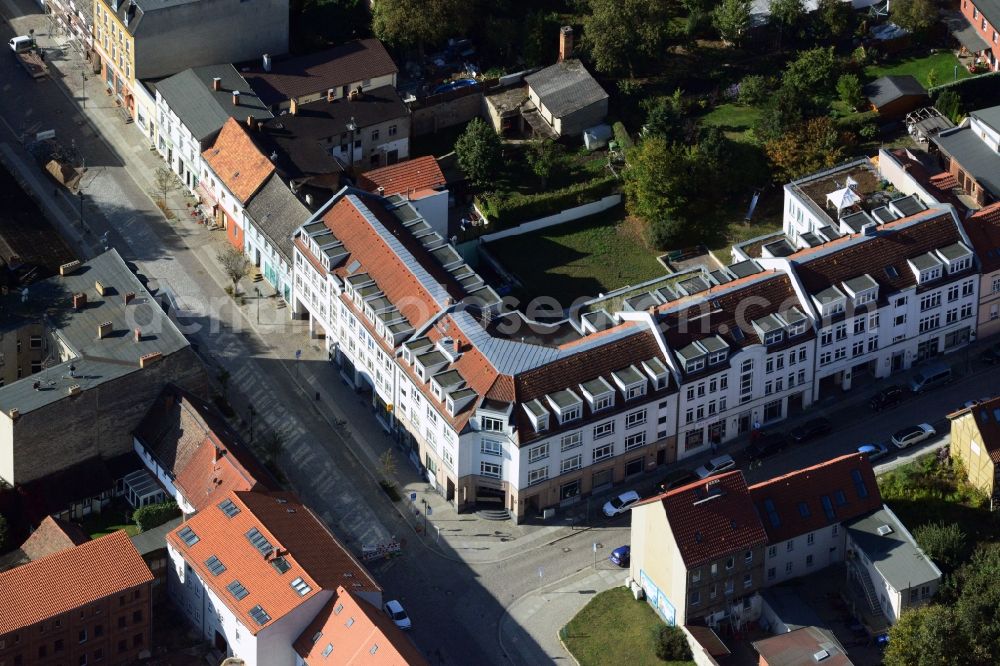 Strausberg from the bird's eye view: Residential and commercial new construction house at Breite Strasse in Strausberg in Brandenburg