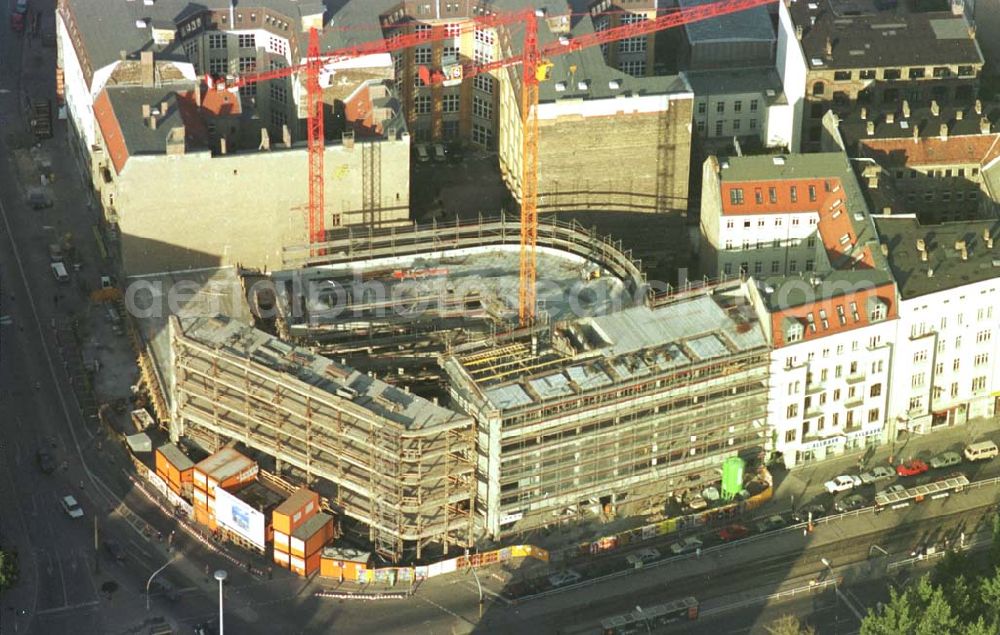 Berlin from above - 02.10.94 Wohn-und Geschäftshaus Schönhauserallee Ecke Torstr., Berlin Mitte