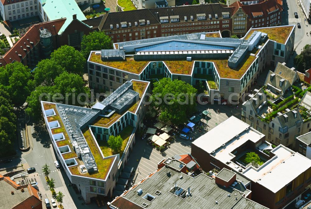 Aerial photograph Münster - Facade and roof construction of a residential and commercial building Stubengasse - Hansecarre on the street Stubengasse in the Altstadt district of Muenster in the federal state of North Rhine-Westphalia, Germany