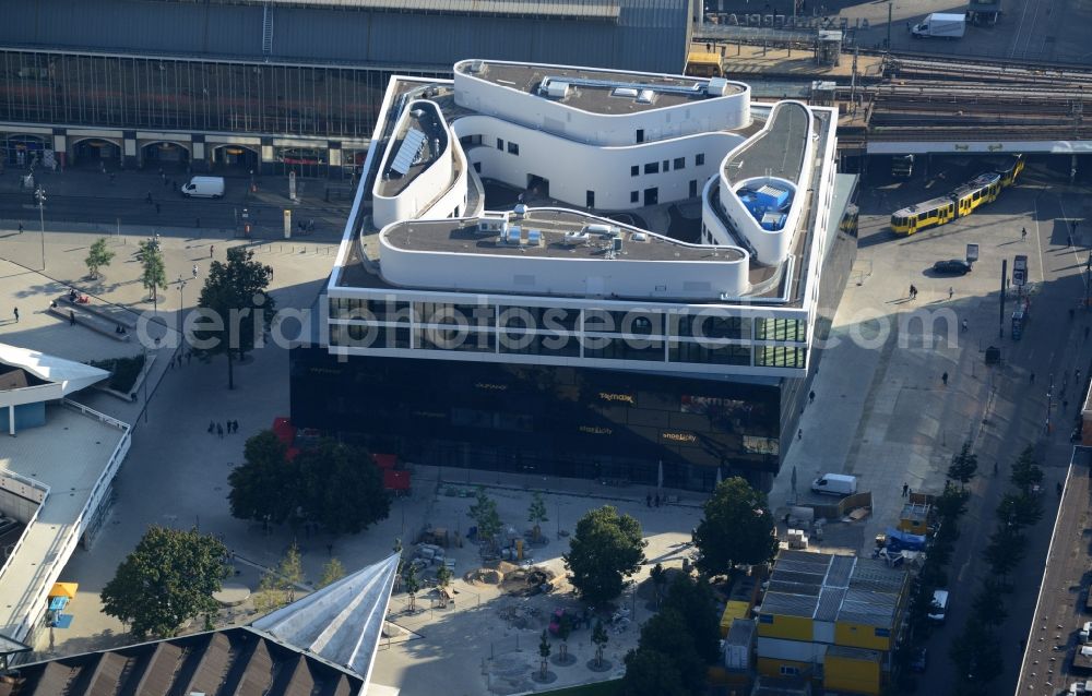 Aerial image Berlin - Residential and commercial building Alea 101 of Redevco Services Deutschland GmbH on regional train station Alexanderplatz in Berlin, Germany