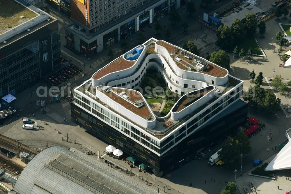 Aerial photograph Berlin - Residential and commercial building Alea 101 of Redevco Services Deutschland GmbH on regional train station Alexanderplatz in Berlin, Germany