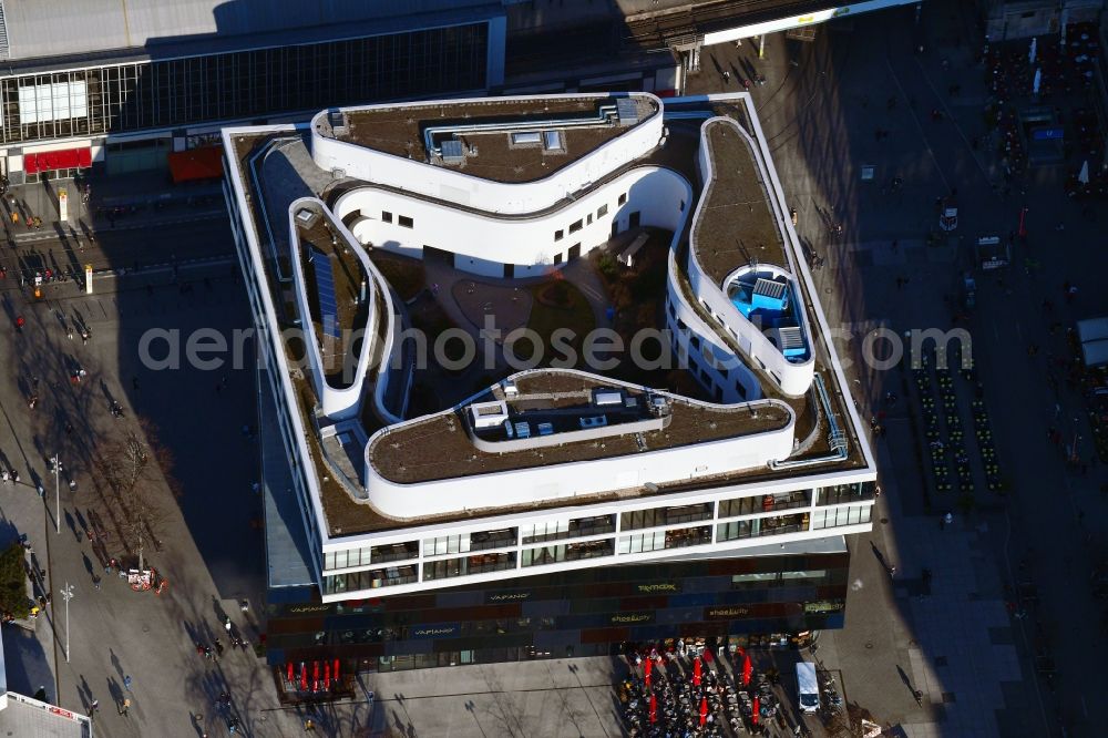 Berlin from the bird's eye view: Residential and commercial building Alea 101 of Redevco Services Deutschland GmbH on regional train station Alexanderplatz in Berlin, Germany