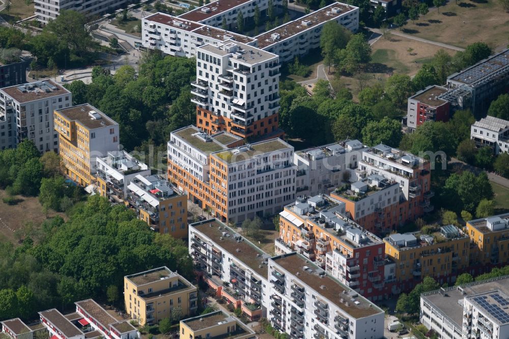 München from the bird's eye view: Residential and commercial building district along the Adams-Lehmann-Strasse with a high-rise building for business suites in the district Schwabing-West in Munich in the state Bavaria, Germany