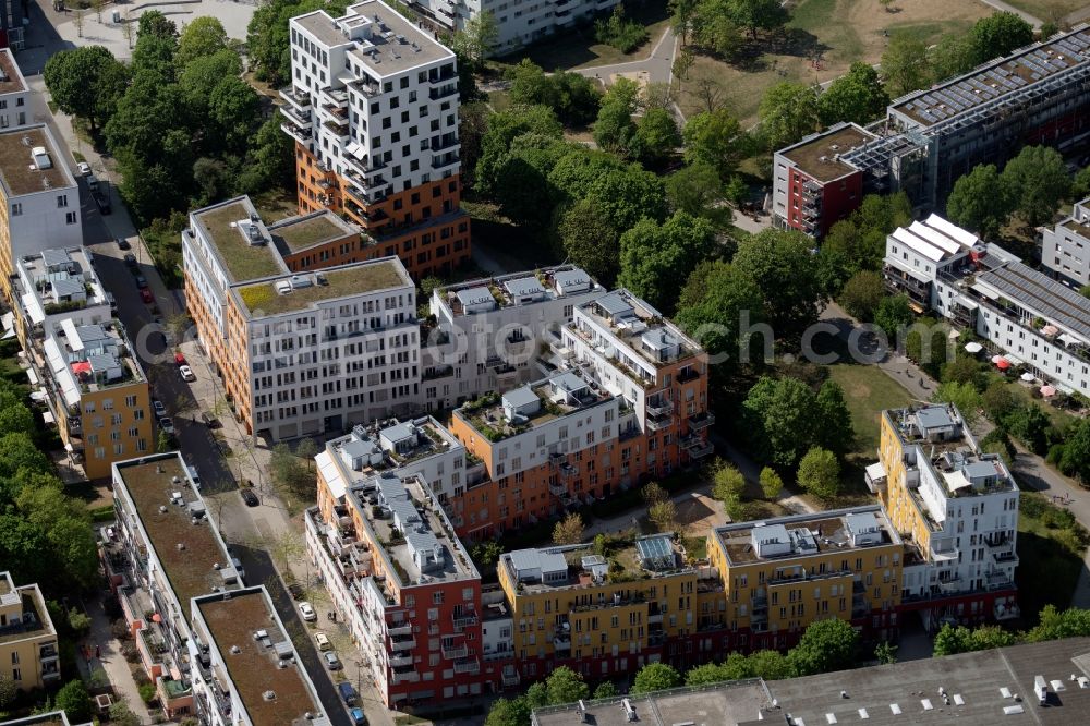 Aerial image München - Residential and commercial building district along the Adams-Lehmann-Strasse with a high-rise building for business suites in the district Schwabing-West in Munich in the state Bavaria, Germany