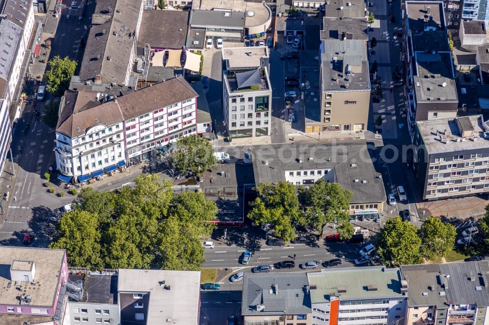 Aerial photograph Bochum - Residential and commercial building district along of Hellweg in Bochum in the state North Rhine-Westphalia, Germany