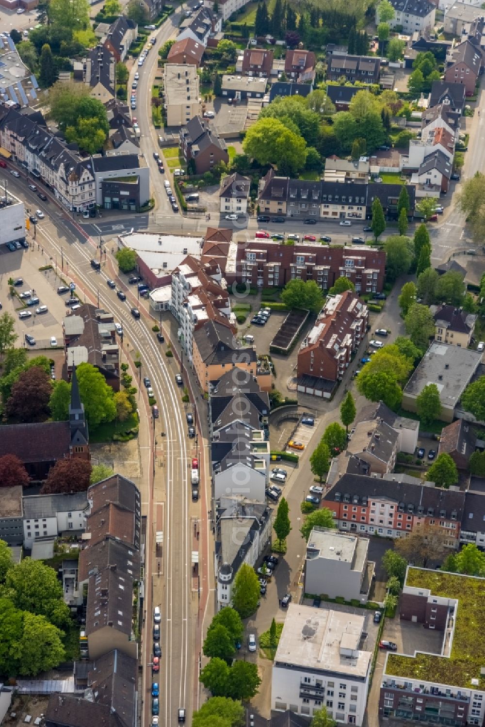 Gelsenkirchen from the bird's eye view: Residential and commercial building district along of Hoster Strasse - Urbanusstrasse - Romanusstrasse in the district Buer in Gelsenkirchen at Ruhrgebiet in the state North Rhine-Westphalia, Germany