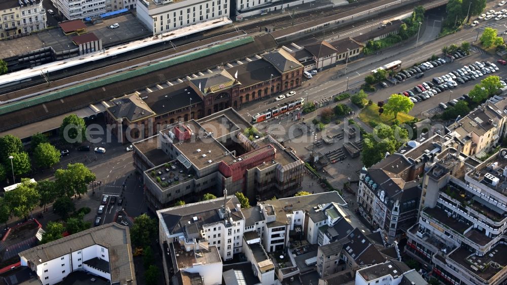 Aerial image Bonn - Residential and commercial building district along of Poststrasse - Maximilianstrasse - Am Central Station in the district Zentrum in Bonn in the state North Rhine-Westphalia, Germany