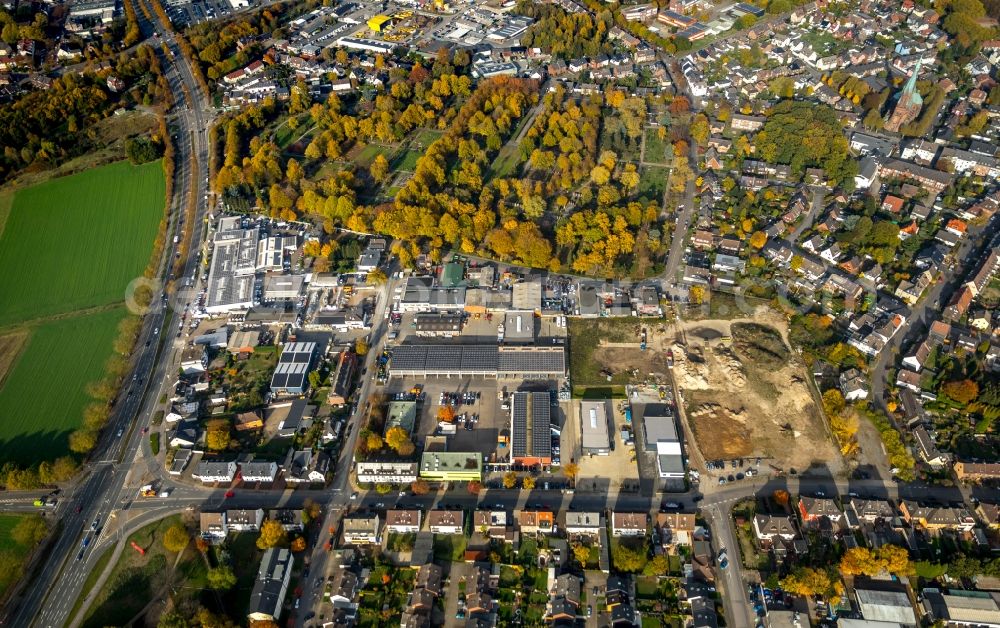 Bottrop from the bird's eye view: Residential and commercial building district along of Schubertstrasse with dem Nordfriedhof in Bottrop in the state North Rhine-Westphalia, Germany