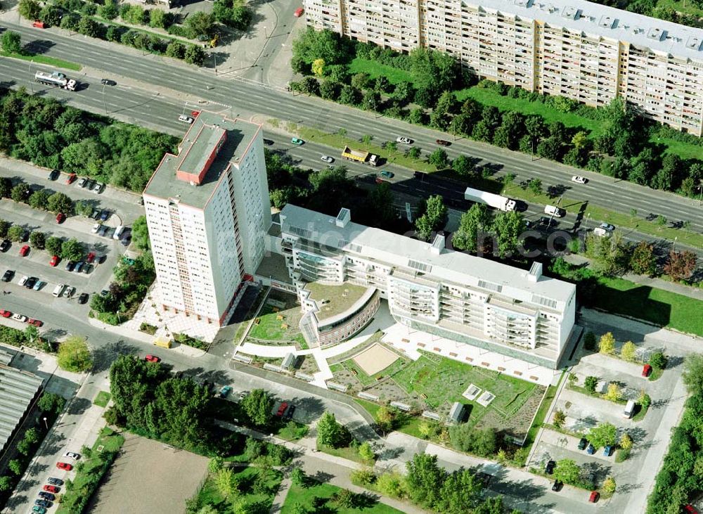 Aerial image Berlin - Lichtenberg - Wohn- und Geschäftshaus der Wohnungsgenossenschaft Lichtenberg WGLI an der Landsberger Allee in Berlin - Lichtenberg.