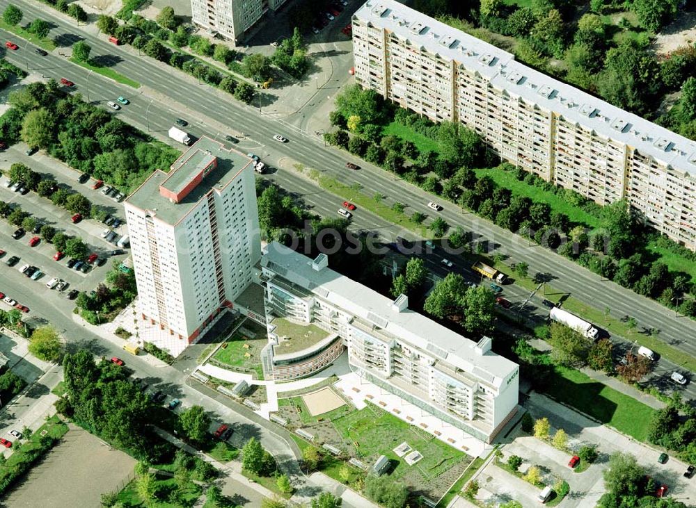 Aerial photograph Berlin - Lichtenberg - Wohn- und Geschäftshaus der Wohnungsgenossenschaft Lichtenberg WGLI an der Landsberger Allee in Berlin - Lichtenberg.