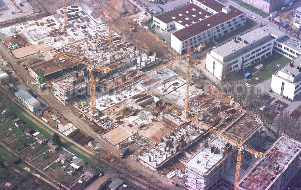 Aerial photograph Frankfurt am Main - Wohn- und Geschäftshausneubau an der Westcity in Frankfurt / Main.