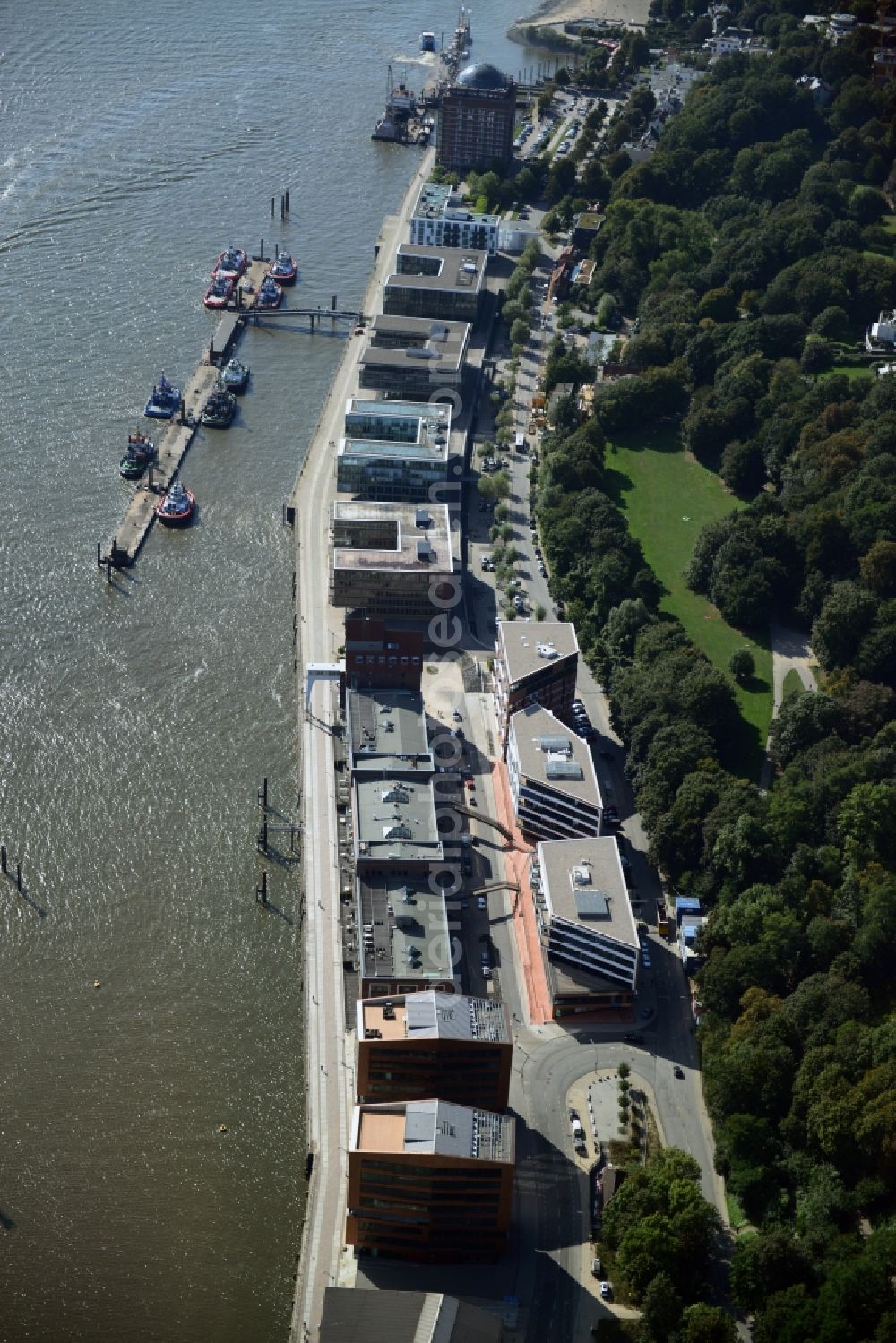 Hamburg from the bird's eye view: Residential and commercial building new buildings at Altona fish market in Hamburg