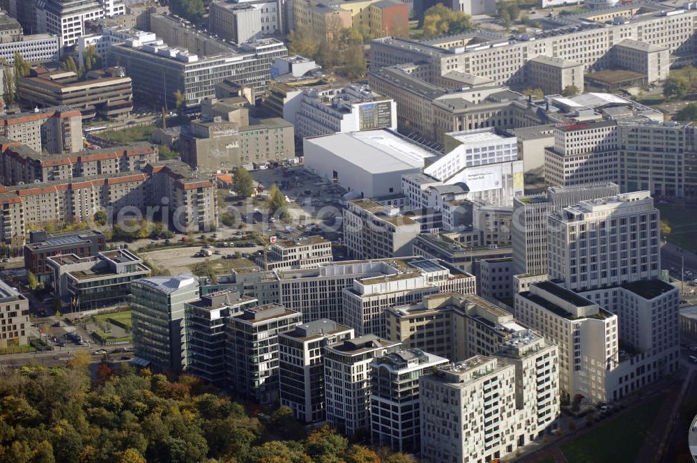 Aerial image Berlin - Blick auf das Wohn- und Geschäftshausviertel an der Lennestraße / Ebertstraße / Leipzigerstraße in Berlin-Mitte. Im Vordergund befindet sich das Beisheim Center, dahinter anschließend das Areal des Leipzigerplatzes mit dem Bundesministerium der Finanzen an der Wilhelmstraße, am linken Bildrand befindet sich die Landesvertretung von Hessen in den Ministergärten.