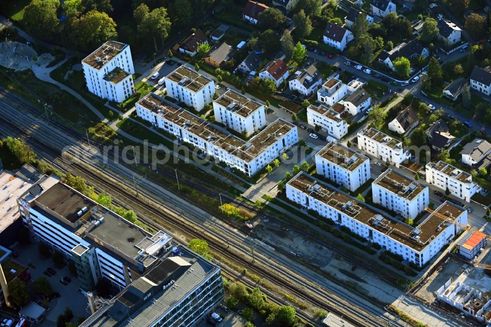 München from the bird's eye view: Residential and commercial building Brennerpark3 on Distlhofweg in the district Sendling-Westpark in Munich in the state Bavaria, Germany