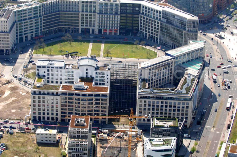 Berlin from the bird's eye view: Blick auf die Wohn- und Geschäftshäuser am Leipziger Platz in Berlin-Mitte. View of the living- and buisness area of the Leipziger Platz in Berlin-Mitte.