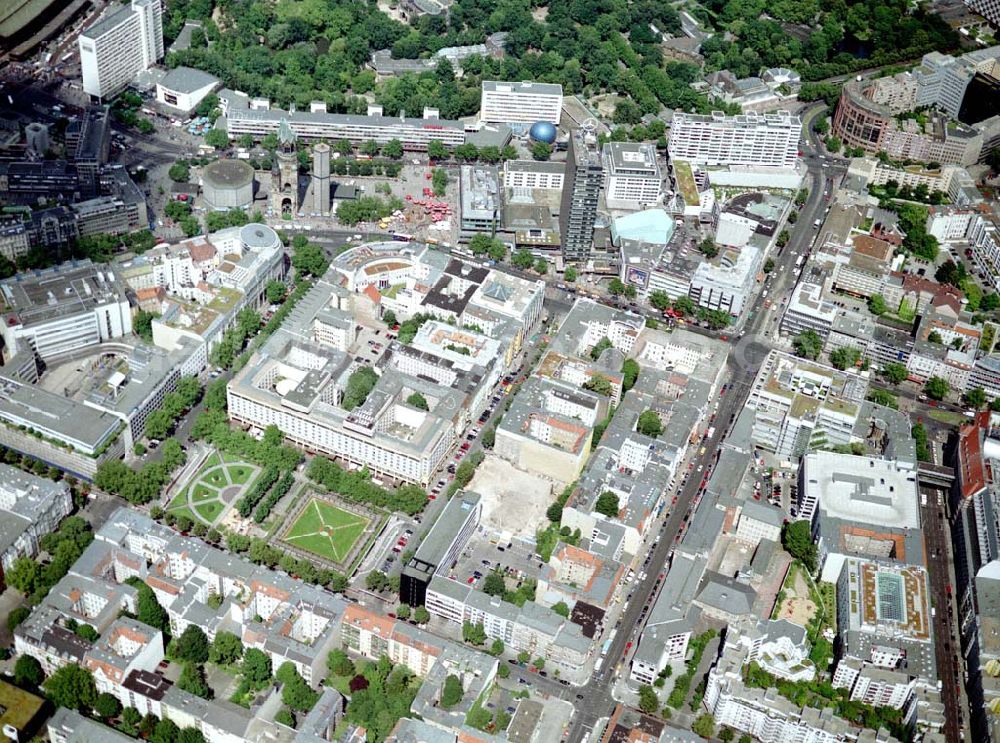 Aerial image Berlin - Charlottenburg - Wohn- und Geschäftsviertel am Breitscheidplatz / Kurfürstendamm in Berlin - Charlottenburg.