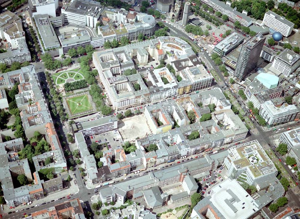 Aerial photograph Berlin - Charlottenburg - Wohn- und Geschäftsviertel am Breitscheidplatz / Kurfürstendamm in Berlin - Charlottenburg.