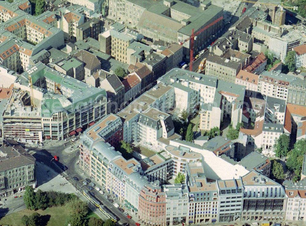 Berlin from the bird's eye view: Wohn- und Geschäftsviertel an den Hackeschen Höfen in Berlin - Mitte.