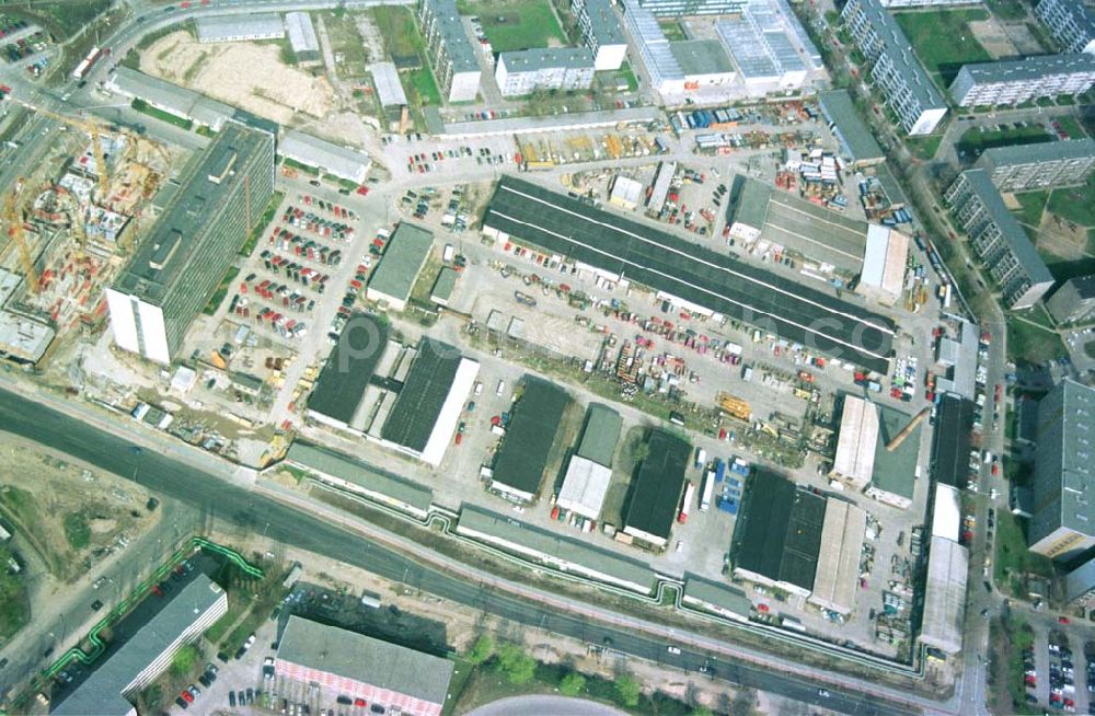 Berlin - Hohenschönhausen from the bird's eye view: 19.04.1994 Wohn-und Geschäftszentrum Gehrenseestr./Hohenschönhausen