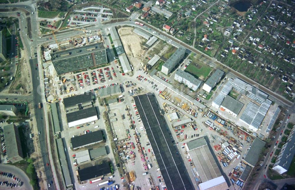 Berlin - Hohenschönhausen from the bird's eye view: 19.04.1994 Wohn-und Geschäftszentrum Gehrenseestr./Hohenschönhausen