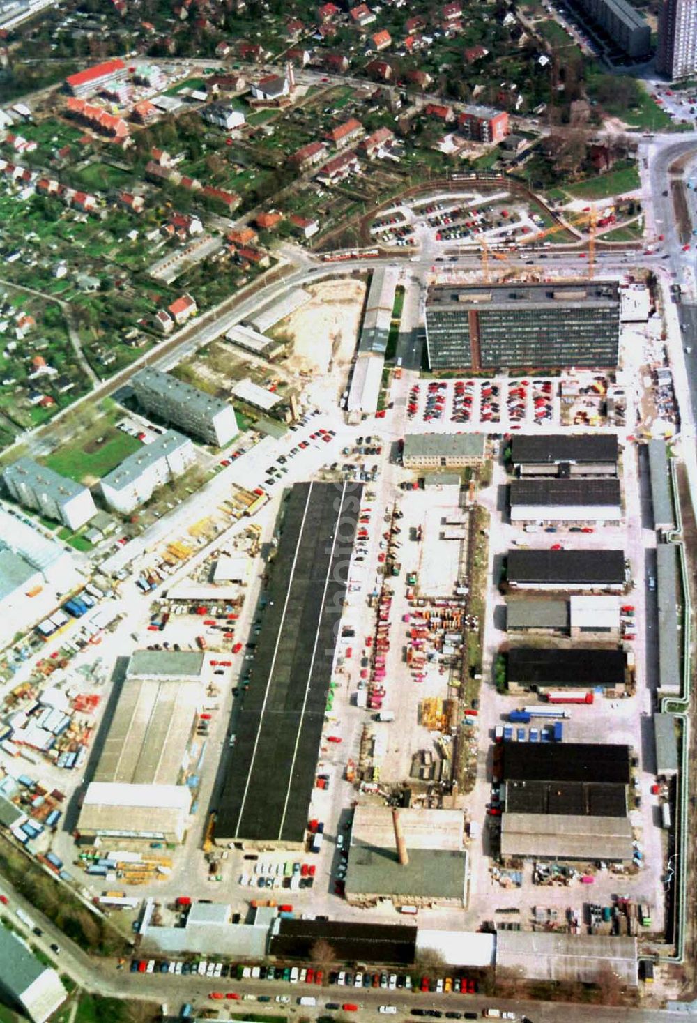 Berlin from the bird's eye view: 19.04.1994 Wohn-und Geschäftszentrum Gehrenseestr./Hohenschönhausen