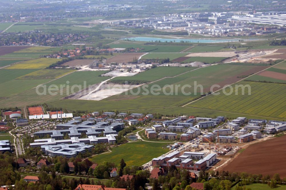 Haar from above - Sicht auf das Neubau-Gewerbegebiet Haar. Rechts im Bild das Wohnneubaugebiet der DEUTSCHES HEIM Wohnungsbaugesellschaft mbH , Postanschrift: Rablstrasse 24 in 81669 München