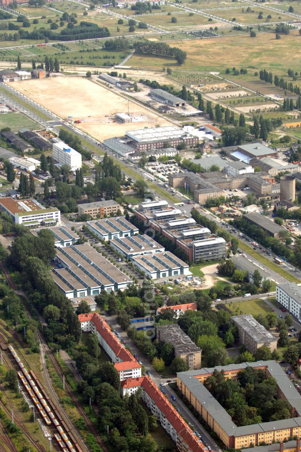 Aerial image Berlin - Blick auf das Wohn- und Industriegebiet an der Bahntrasse Niederschöneweide im Bereich der Landfliegerstrasse, Pilotenstraße, Hagedornstraße und Groß-Berliner Damm. Eine Immobilie der HVB Immobilien AG