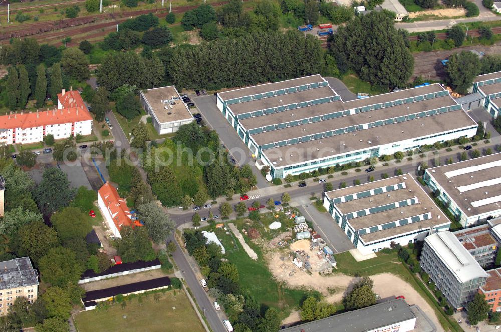 Aerial image Berlin - Blick auf das Wohn- und Industriegebiet an der Bahntrasse Niederschöneweide im Bereich der Landfliegerstrasse, Pilotenstraße, Hagedornstraße und Groß-Berliner Damm. Eine Immobilie der HVB Immobilien AG